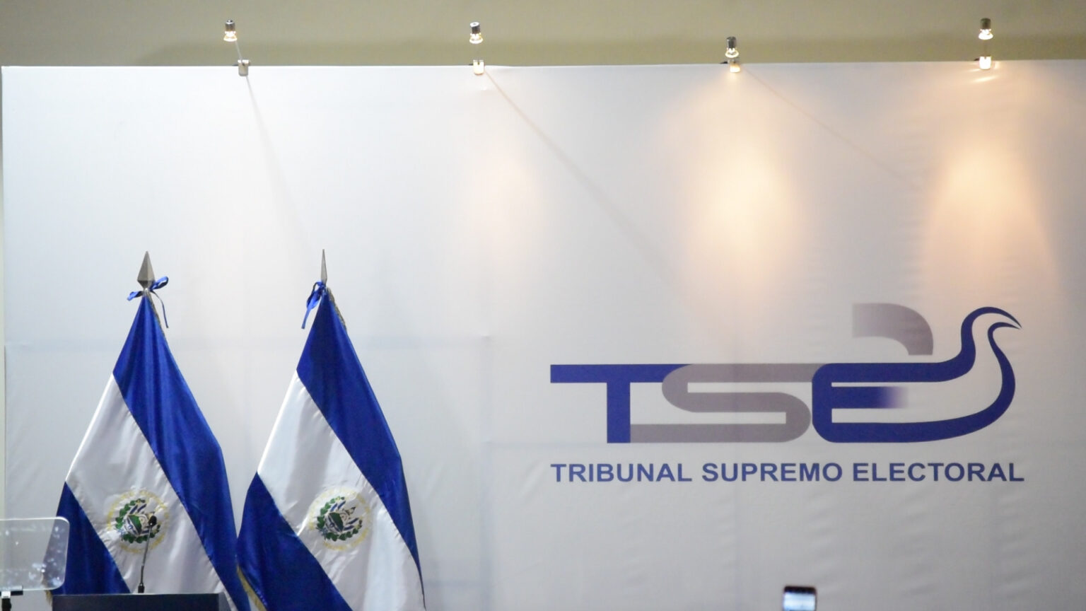 El TSE Entrega Credenciales A Diputados Electos Al PARLACEN