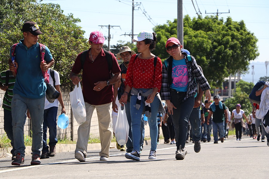 OIM mil 700 salvadore os abandonaron el pa s en segunda caravana